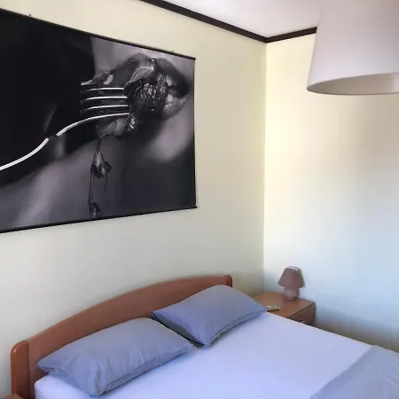 Sime's Down Town Гостевой дом Хвар