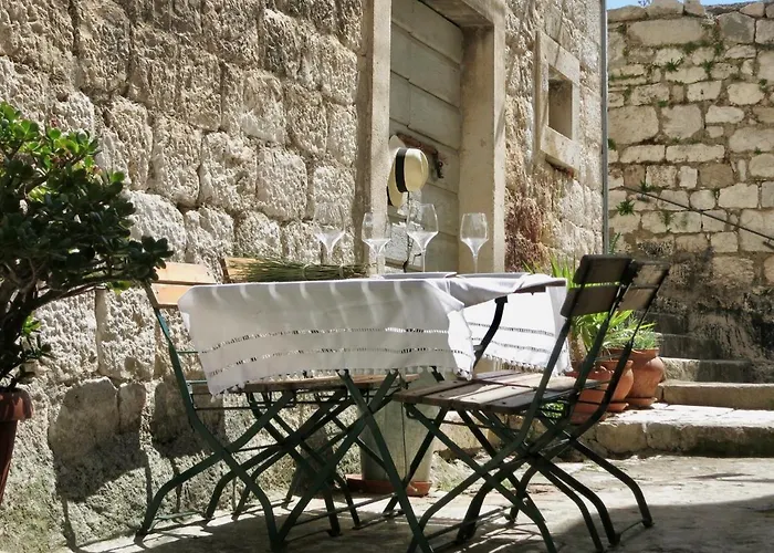 Sime's Down Town Gostinjska kuća *