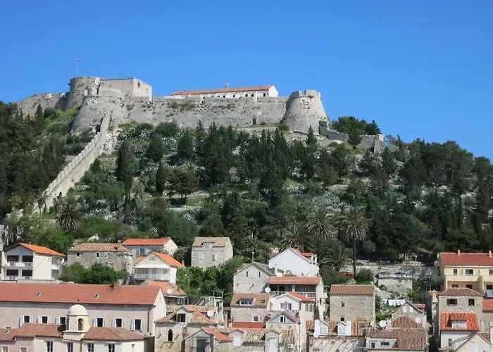 Sime's Down Town Gostinjska kuća Hvar Town