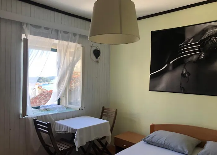 Gostinjska kuća Sime's Down Town Hvar Town