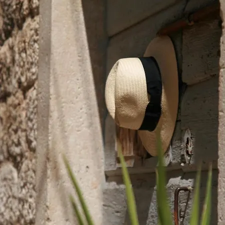 Sime's Down Town Pensión Hvar Town